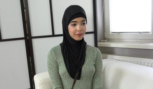 Babe in hijab really needs a job – Kubera Fortuna