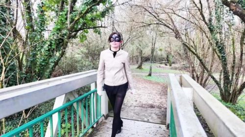 Venezia, 35 years old, real estate agent in Poitiers